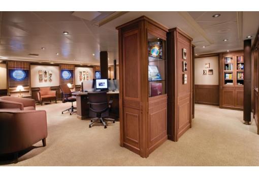 La interesantísima biblioteca del Prince Albert II
